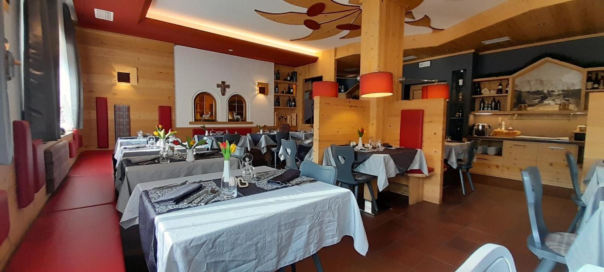 Hotel Azola Canazei Esterno foto