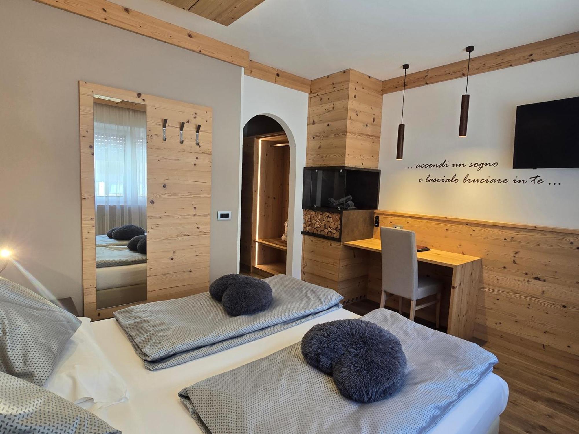 Hotel Azola Canazei Esterno foto