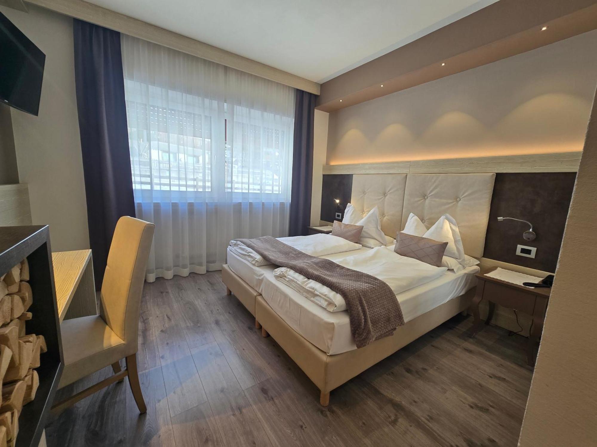 Hotel Azola Canazei Esterno foto