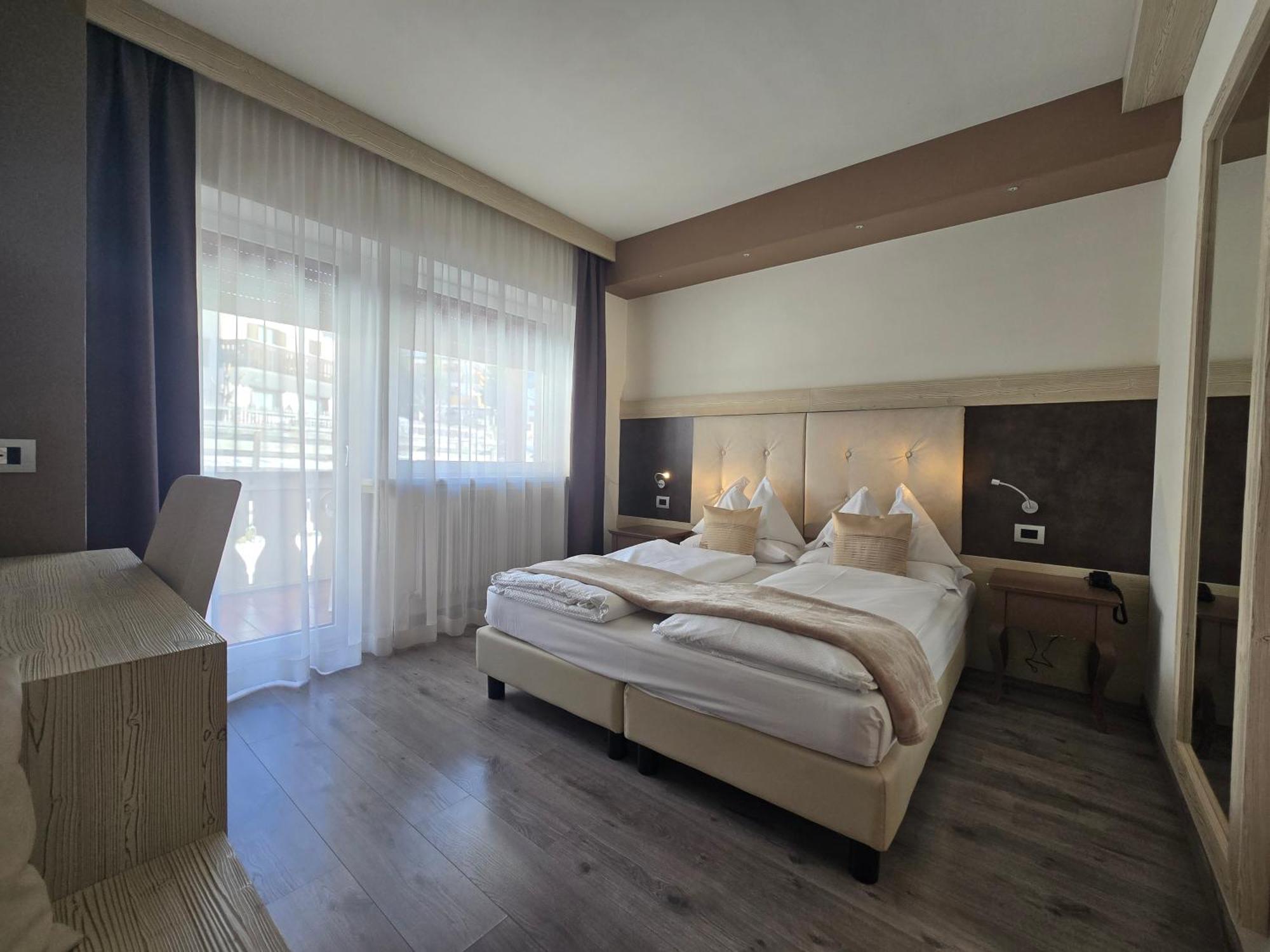 Hotel Azola Canazei Esterno foto