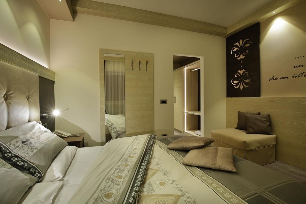 Hotel Azola Canazei Esterno foto