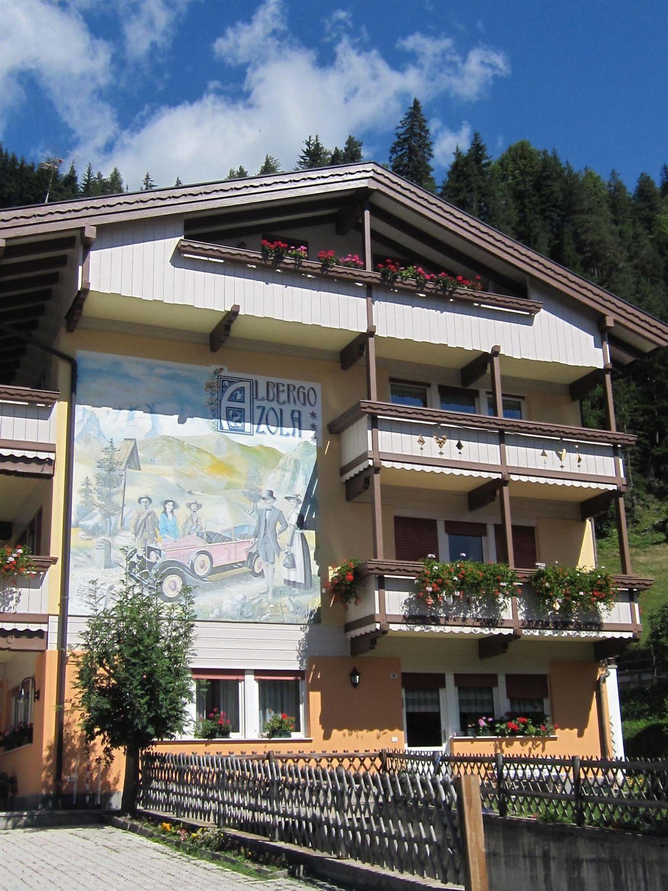 Hotel Azola Canazei Esterno foto