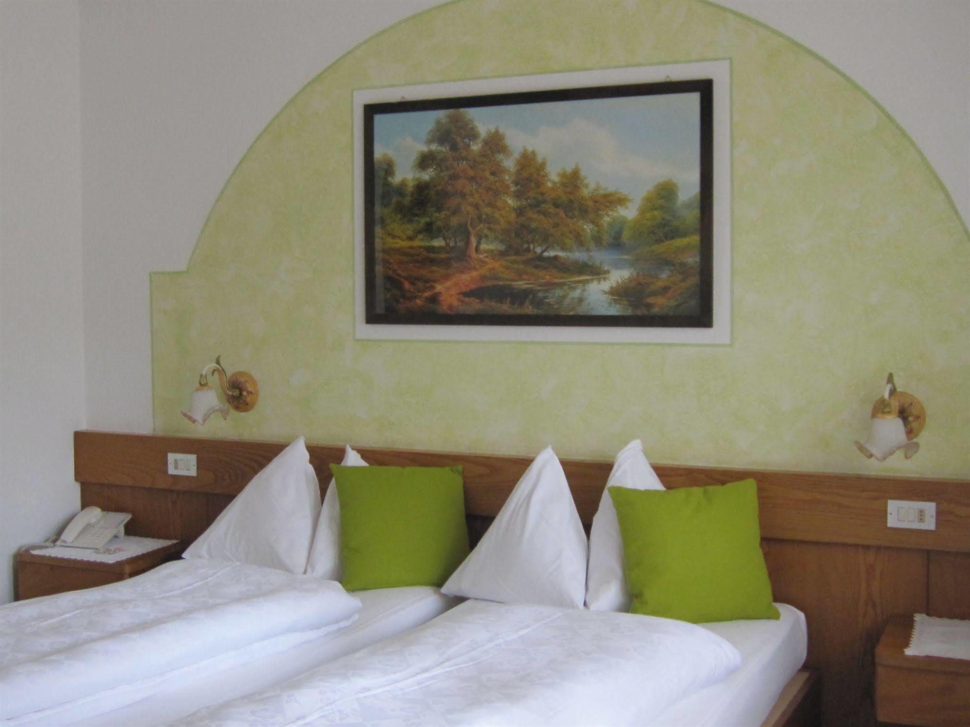 Hotel Azola Canazei Esterno foto
