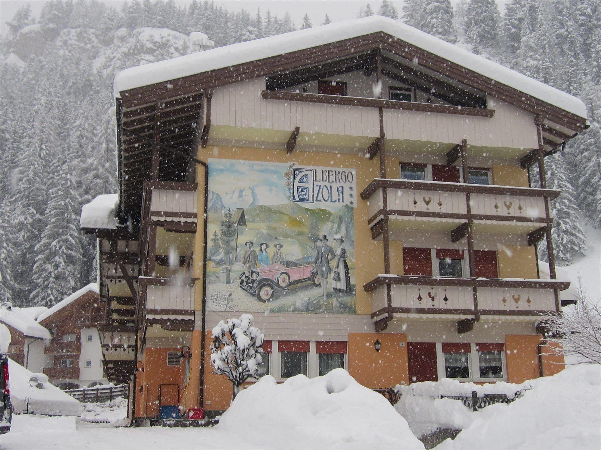 Hotel Azola Canazei Esterno foto