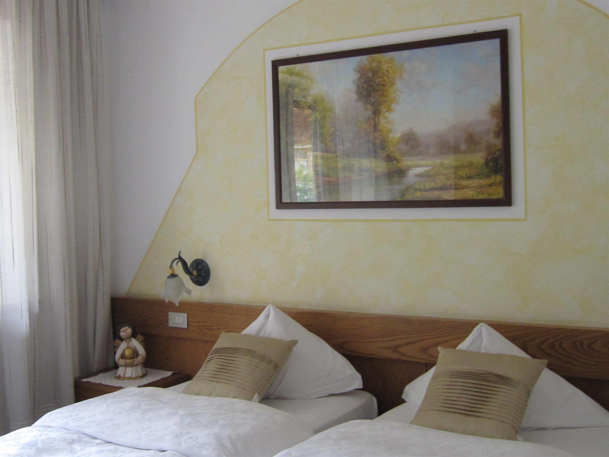 Hotel Azola Canazei Esterno foto