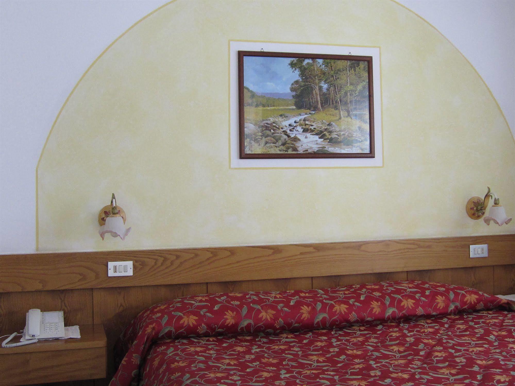 Hotel Azola Canazei Esterno foto