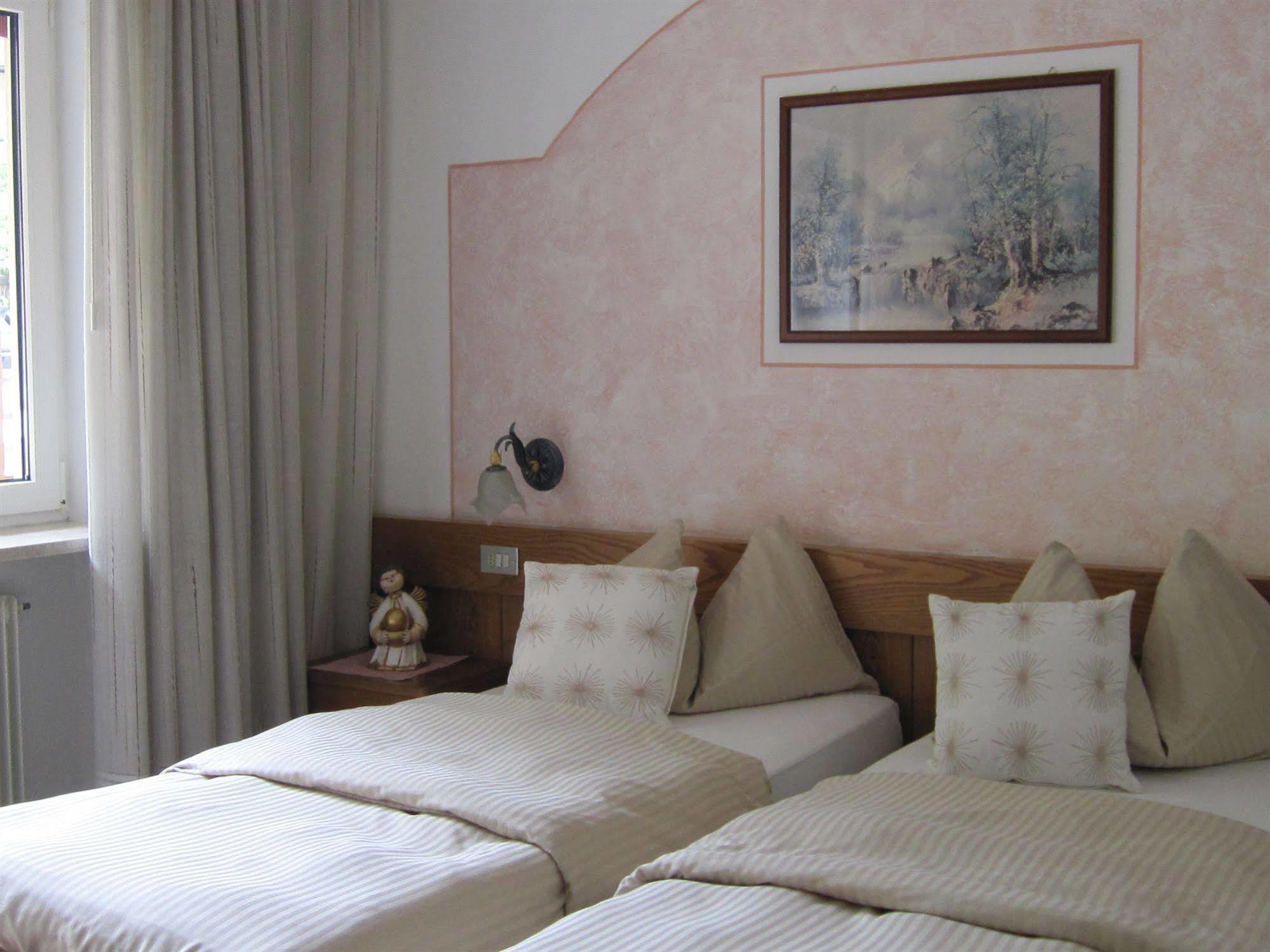 Hotel Azola Canazei Esterno foto