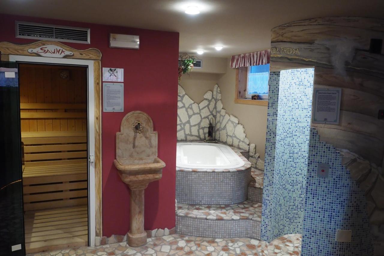 Hotel Azola Canazei Esterno foto