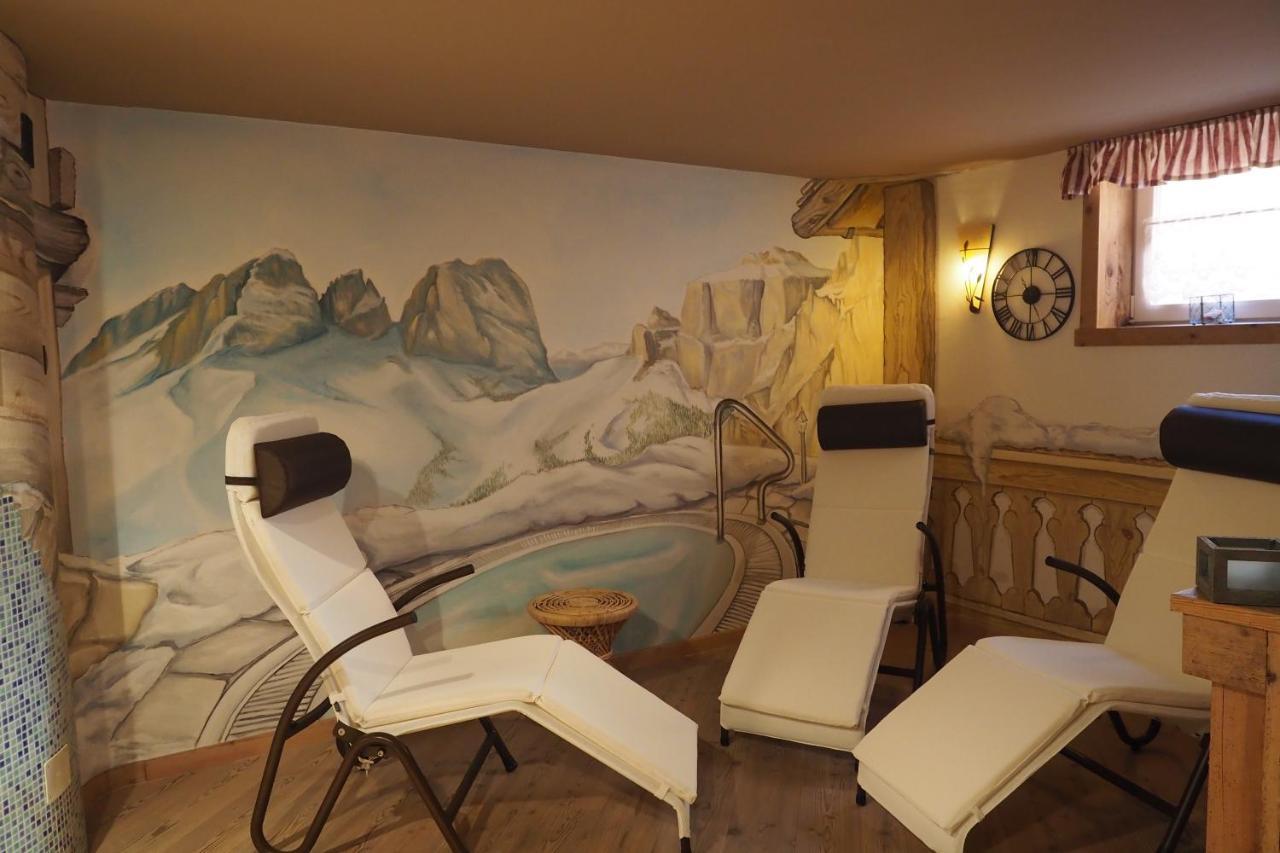 Hotel Azola Canazei Esterno foto